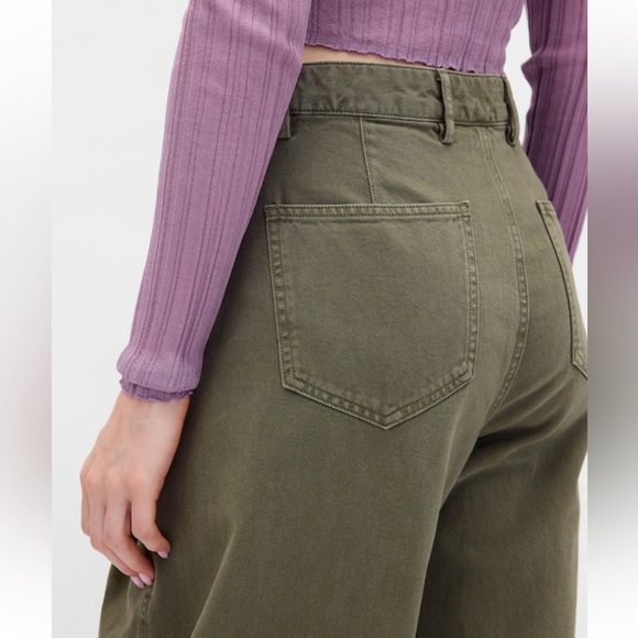 GAP Mid Rise Twill Barrel Pants - Picture 2 of 9